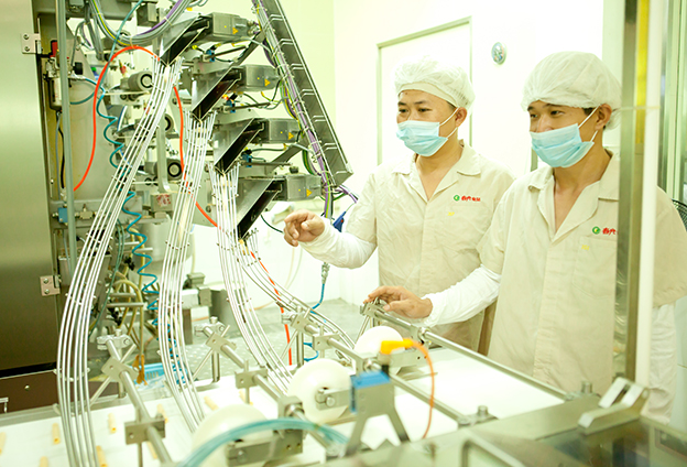 堅(jiān)持做實(shí)體經(jīng)濟(jì)，堅(jiān)持做好實(shí)體經(jīng)濟(jì)